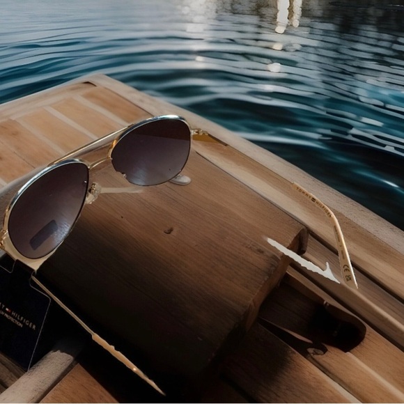 Tommy Hilfiger pink frame Sunglasses - Picture 3 of 7